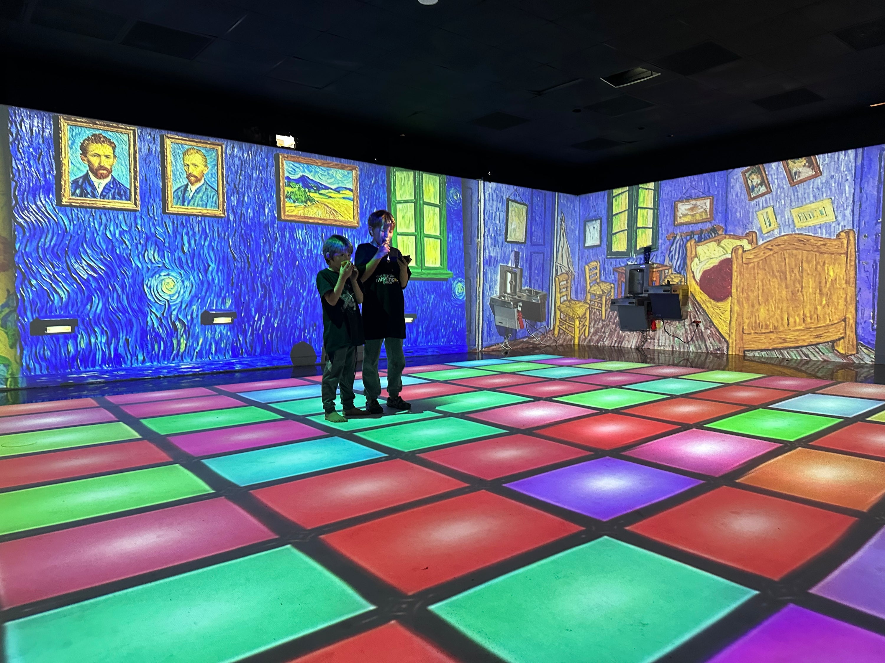 Mobile Immersive Space Projection Mapping